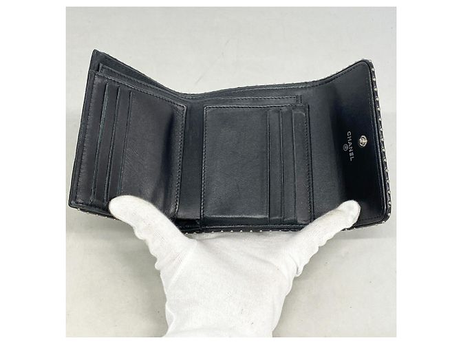 Chanel Tri-fold Portemonnaie aus schwarzem Lammleder - Ansicht 3