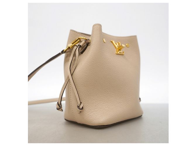 Louis Vuitton Nano Lock Me Bucket Schultertasche Beige - Ansicht 2