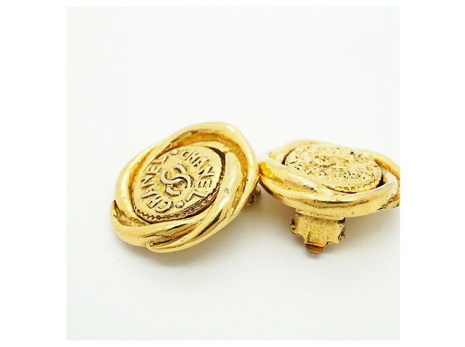 Boucles d'oreilles clips Chanel plaquées or Doré - vue 8