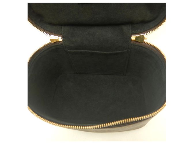 Borsa Louis Vuitton Monogram Reverse Vanity PM Marrone Monogramma - vista 17