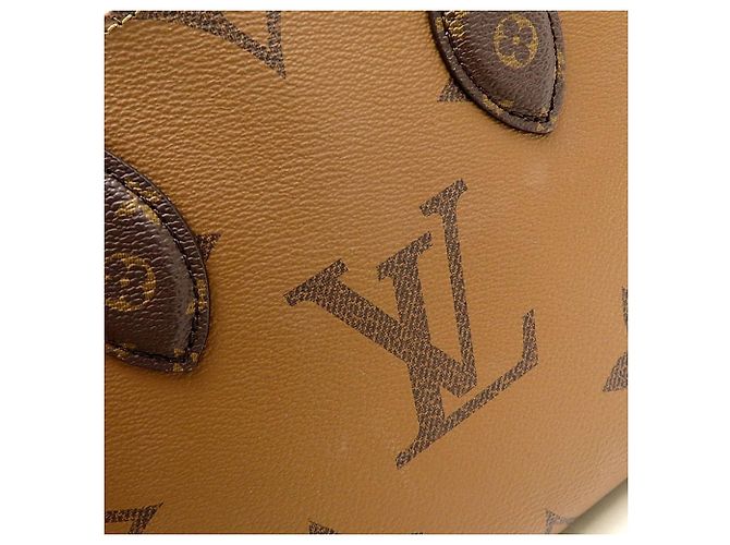 Bolso Louis Vuitton Monogram Giant Reverse OnTheGo PM Castaño Monograma - vista 11
