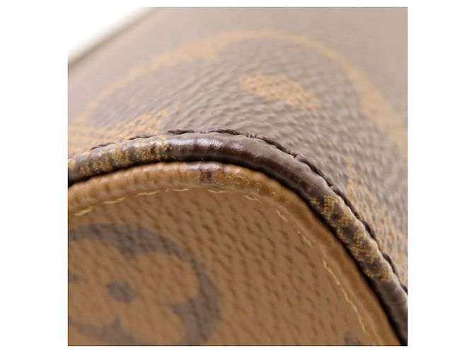 Bolso Louis Vuitton Monogram Giant Reverse OnTheGo PM Castaño Monograma - vista 12