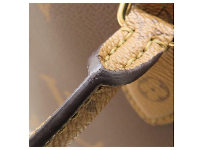 Bolso Louis Vuitton Monogram Giant Reverse OnTheGo PM Castaño Monograma - vista 16
