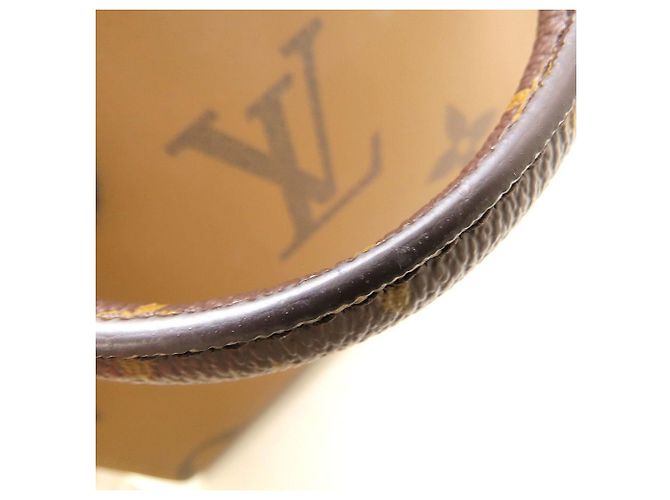 Bolso Louis Vuitton Monogram Giant Reverse OnTheGo PM Castaño Monograma - vista 17
