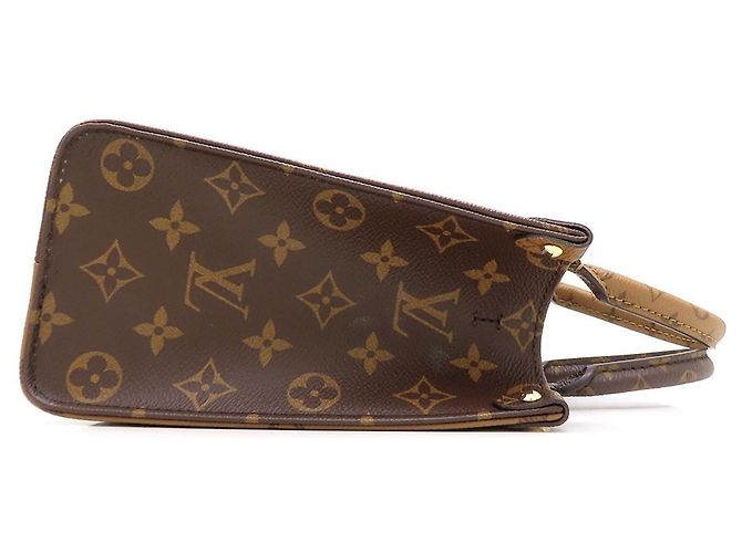 Bolso Louis Vuitton Monogram Giant Reverse OnTheGo PM Castaño Monograma - vista 3
