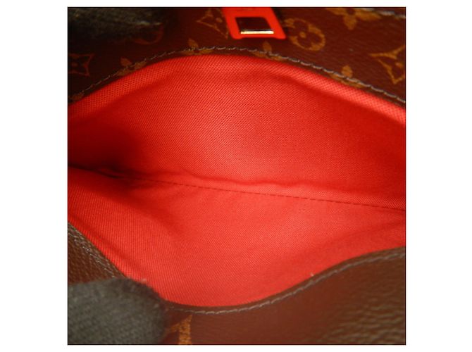 Louis Vuitton Monogram Giant Reverse OnTheGo EW Handtasche Braun - Ansicht 19