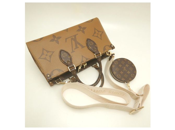 Louis Vuitton Monogram Giant Reverse OnTheGo EW Handtasche Braun - Ansicht 3