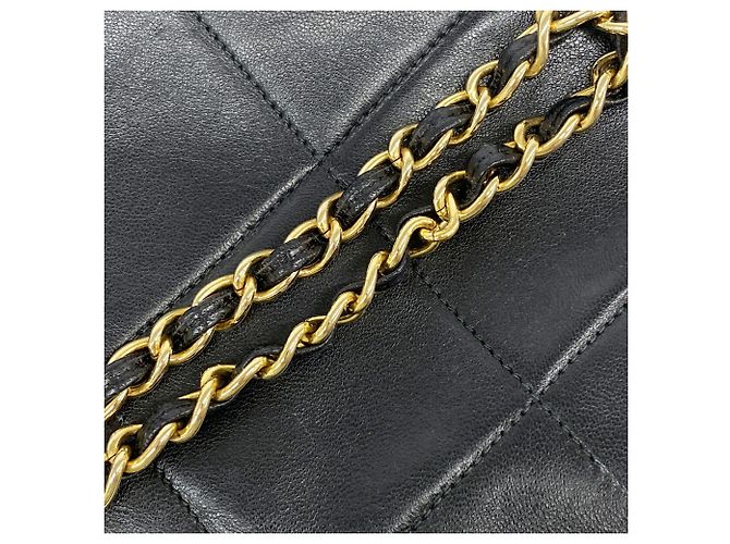 Chanel Schultertasche aus schwarzem Lammleder - Ansicht 10