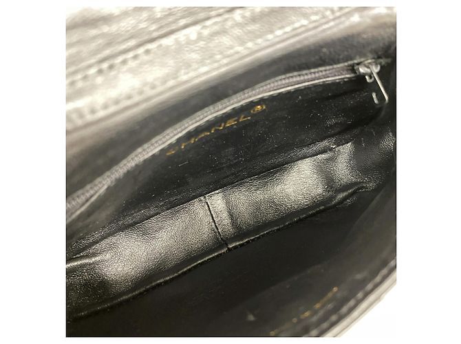 Chanel Schultertasche aus schwarzem Lammleder - Ansicht 4