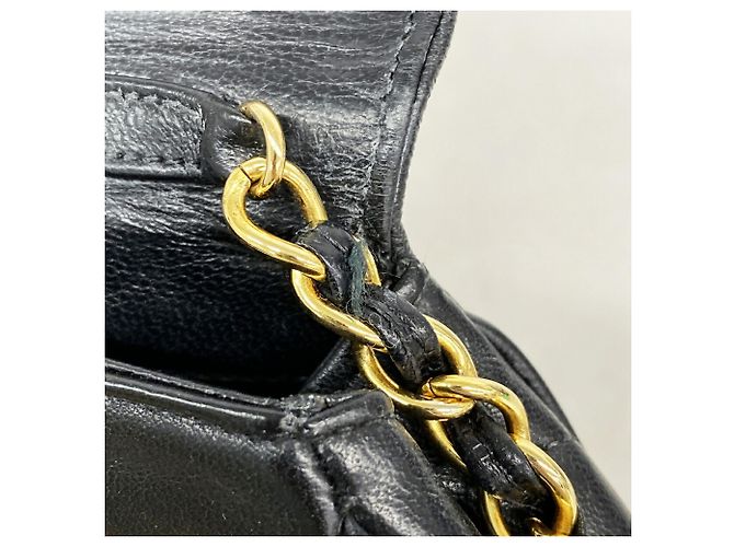 Chanel Schultertasche aus schwarzem Lammleder - Ansicht 8