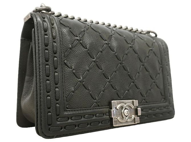 Bolso de hombro Chanel Boy Chain en negro - vista 2