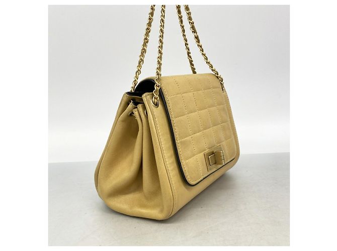 Bolsa Chanel 2.55 Matelassé em Bege - vista 2