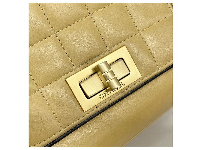 Bolsa Chanel 2.55 Matelassé em Bege - vista 9