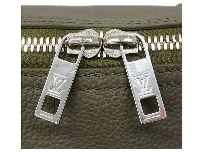 Sac à épaule Louis Vuitton LV Aerogram City Keepall Kaki - vue 11
