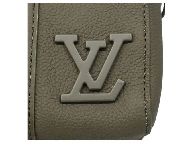 Sac à épaule Louis Vuitton LV Aerogram City Keepall Kaki - vue 8