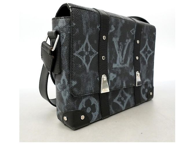 Sac à épaule Louis Vuitton Monogram Pastel Trunk PM Noir - vue 2
