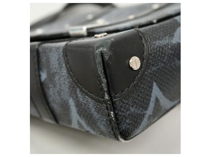 Sac à épaule Louis Vuitton Monogram Pastel Trunk PM Noir - vue 6