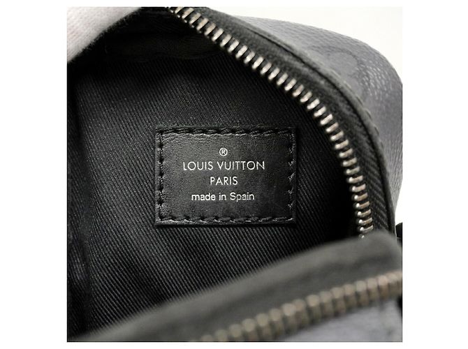 Louis Vuitton Monogram Eclipse Reverse Double Phone Bag Castaño Negro - vista 5