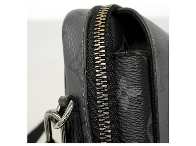 Louis Vuitton Monogram Eclipse Reverse Double Phone Bag Castaño Negro - vista 8