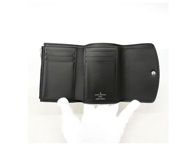 Louis Vuitton Mahina Portefeuille Victorine Tri-fold Wallet Nero - vista 4