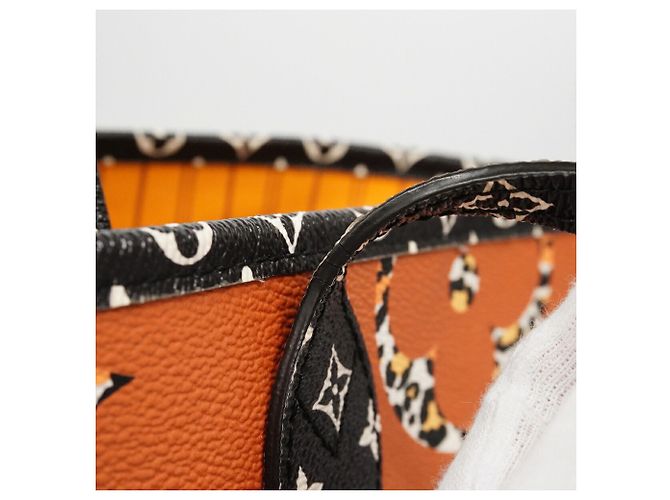Saco Tote Louis Vuitton Monogram Jungle Neverfull MM Preto - vista 9