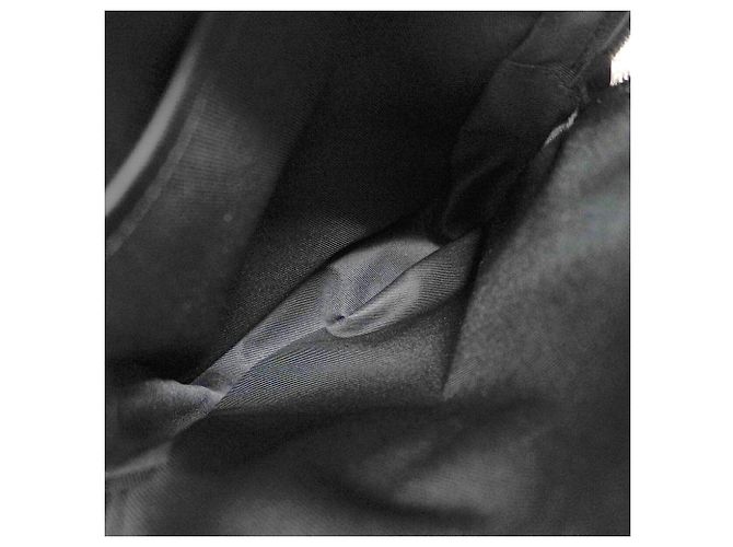 Borsa a tracolla Louis Vuitton Taiga Avenue Nero - vista 4