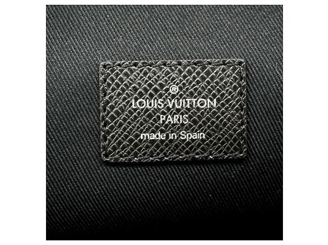 Borsa a tracolla Louis Vuitton Taiga Avenue Nero - vista 5