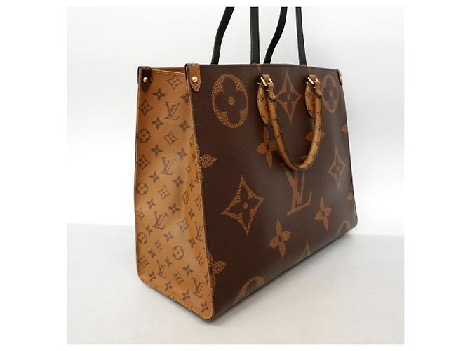 Saco Tote Louis Vuitton Monogram Giant Reverse OnTheGo GM Marrom - vista 2