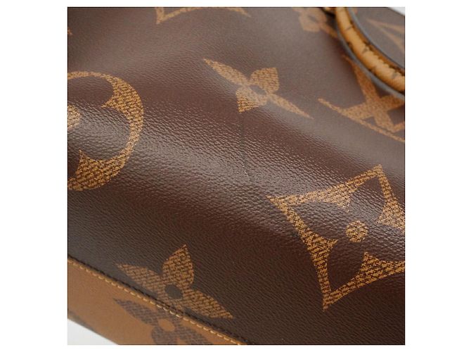 Saco Tote Louis Vuitton Monogram Giant Reverse OnTheGo GM Marrom - vista 7