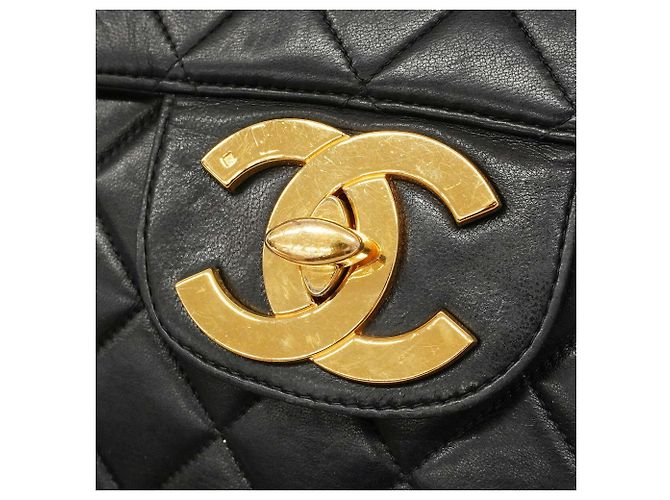 Sac à épaule Chanel en agneau noir - vue 10