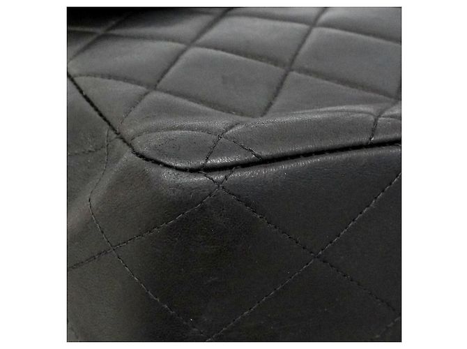 Sac à épaule Chanel en agneau noir - vue 11