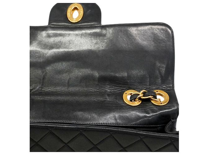 Sac à épaule Chanel en agneau noir - vue 12