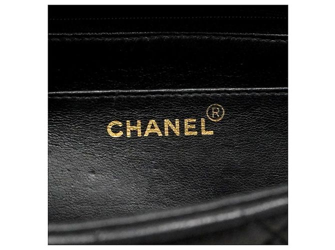 Sac à épaule Chanel en agneau noir - vue 5