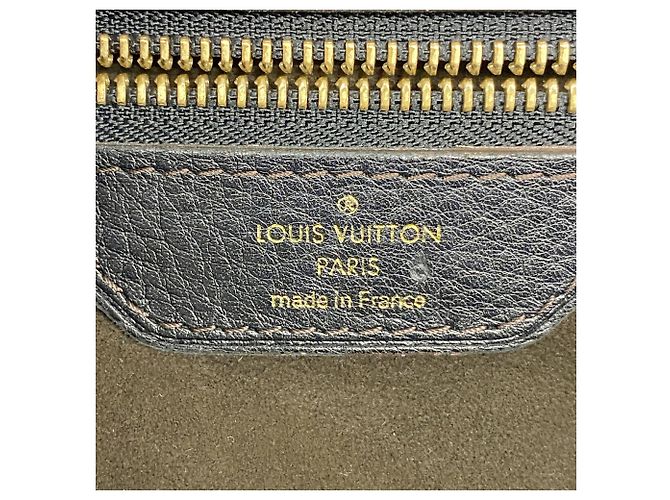 Bolsa Louis Vuitton Mahina Seals PM Preto - vista 5