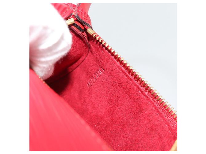 Louis Vuitton Soufflot Pochette Epi Leather Roja - vista 6