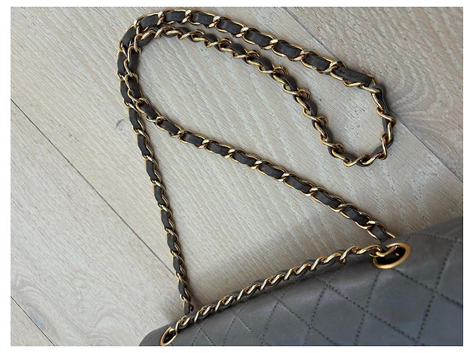 Chanel Classic Double Flap Tasche aus grauem Leder - Ansicht 14