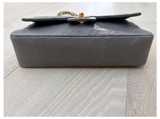 Chanel Classic Double Flap Tasche aus grauem Leder - Ansicht 15