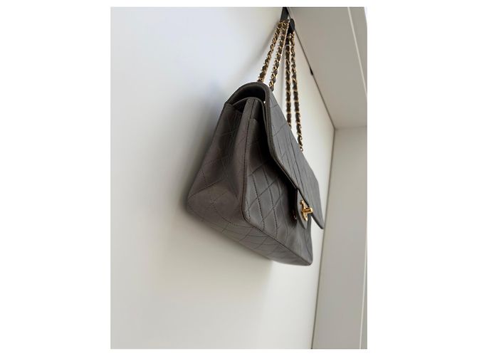 Chanel Classic Double Flap Tasche aus grauem Leder - Ansicht 2