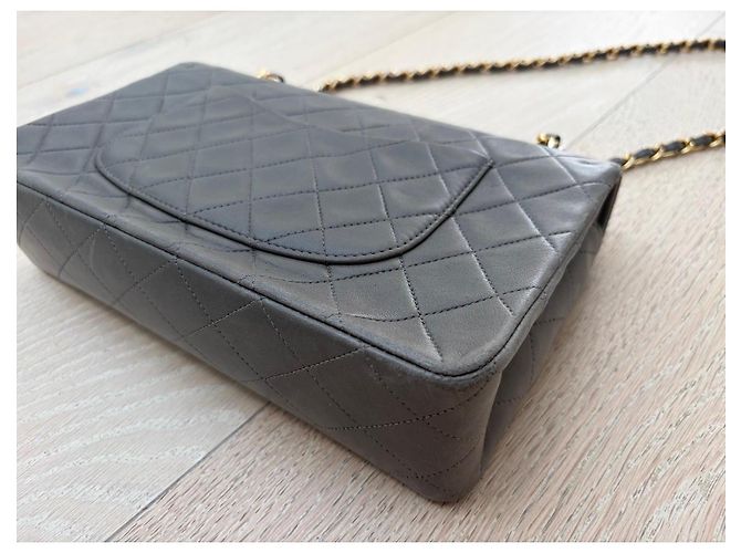 Chanel Classic Double Flap Tasche aus grauem Leder - Ansicht 7