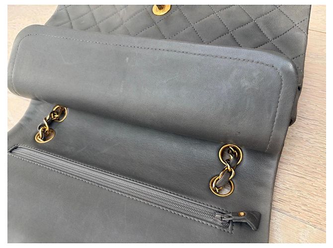 Chanel Classic Double Flap Tasche aus grauem Leder - Ansicht 9