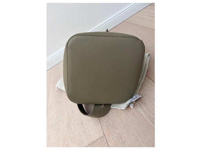 Loewe Pebble Bucket Bag aus Leder Grün - Ansicht 13
