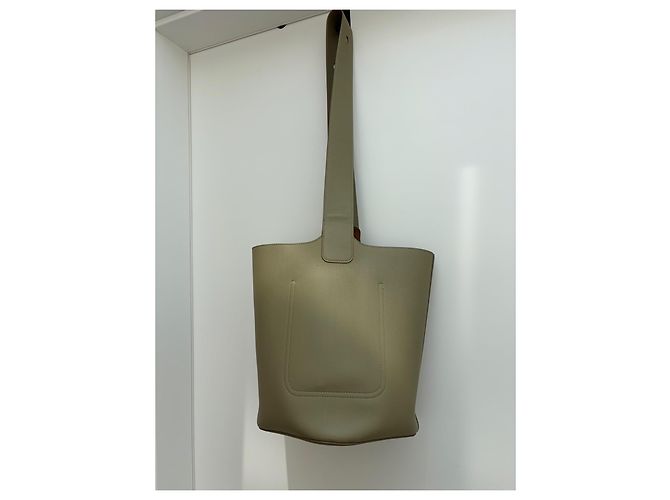 Loewe Pebble Bucket Bag aus Leder Grün - Ansicht 2