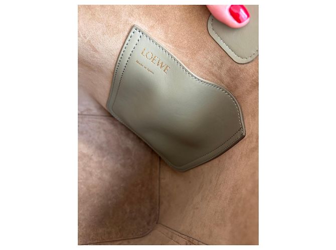 Loewe Pebble Bucket Bag aus Leder Grün - Ansicht 8
