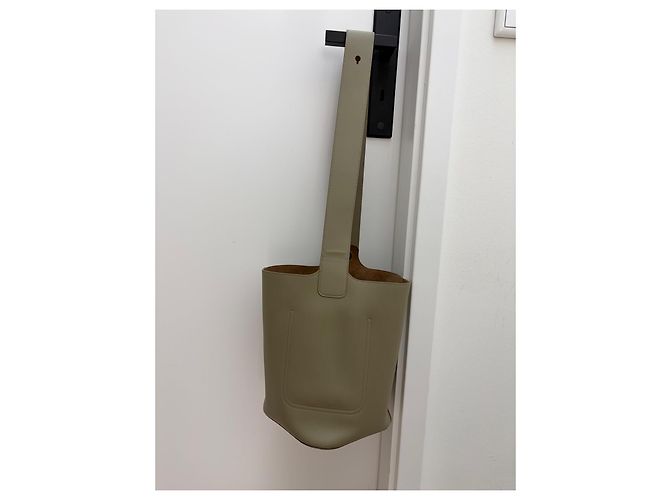 Loewe Pebble Bucket Bag aus Leder Grün - Ansicht 9