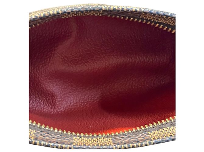 Louis Vuitton Pochette Toilette 15 Handbag Pouch Castaño - vista 5