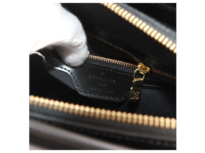 Sac à main Louis Vuitton Figari PM en cuir Epi Noir - vue 8