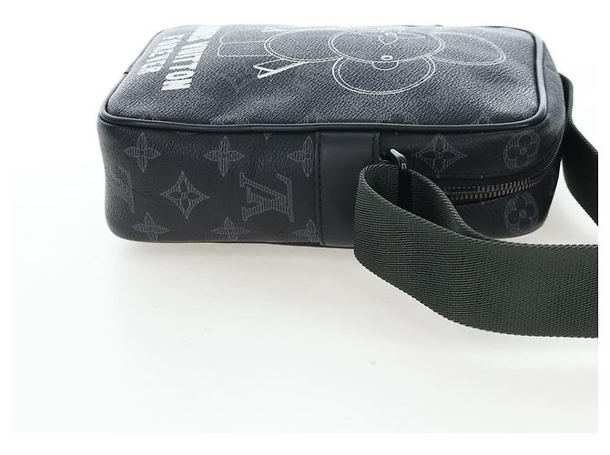 Louis Vuitton Danube Limited Edition Vivienne Monogram Eclipse PM Noir - vue 4