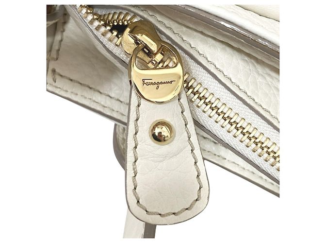 Borsa a tracolla in pelle usata Salvatore Ferragamo Bianco - vista 9