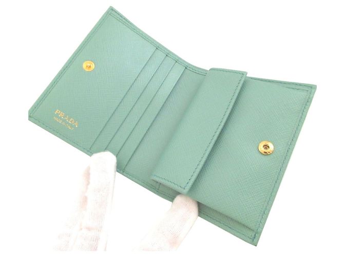 Portafoglio Prada 1MV204 in pelle Saffiano verde, bifold - vista 4