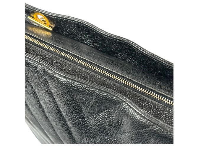 Bolsa de Ombro Tote com Corrente Chanel em Pele de Bezerro Grão Preto - vista 12